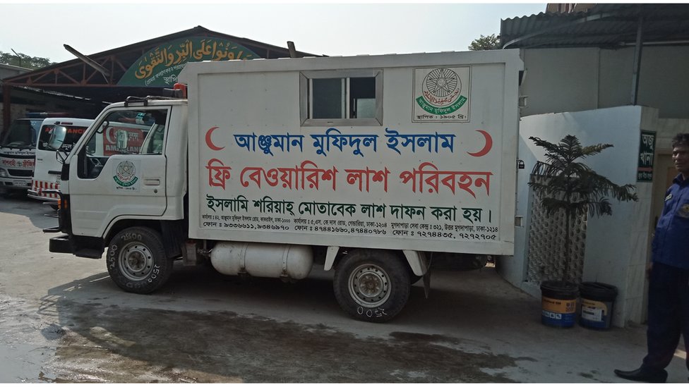 Bir dollar ruscha porno uchun ogziga sikilgan