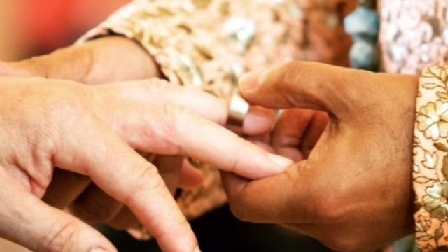 Shakl boyicha transvestitlarning porno videolari