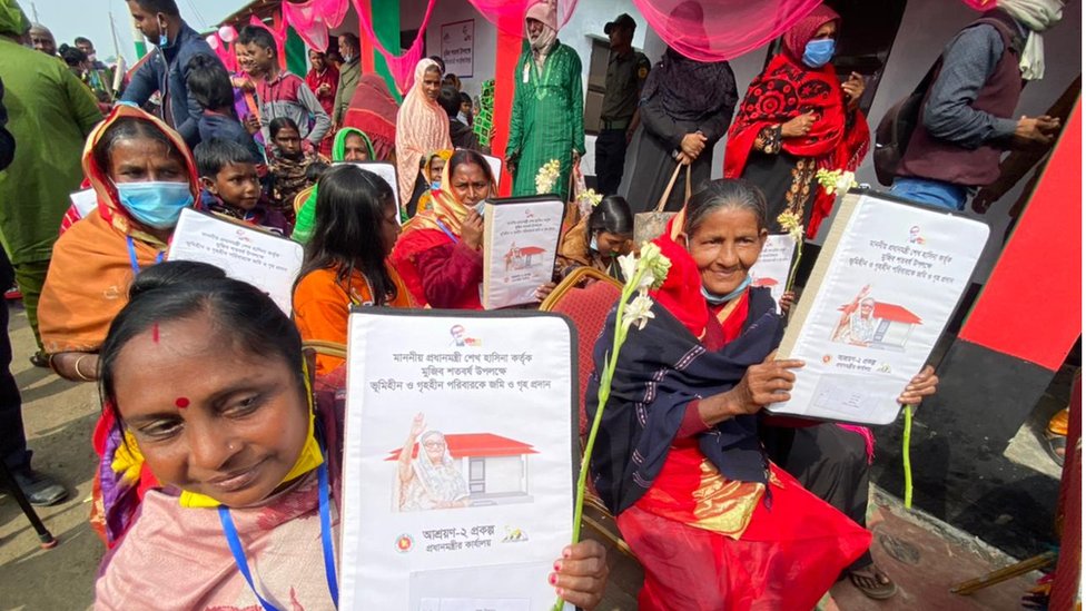 Qaroqchi kvartira egasini sikib yurgan.