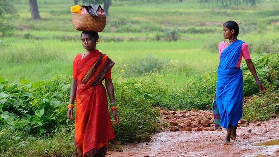 Ksyusha Novikova sperma Ayolning eshagida sik bilan jinsiy aloqa