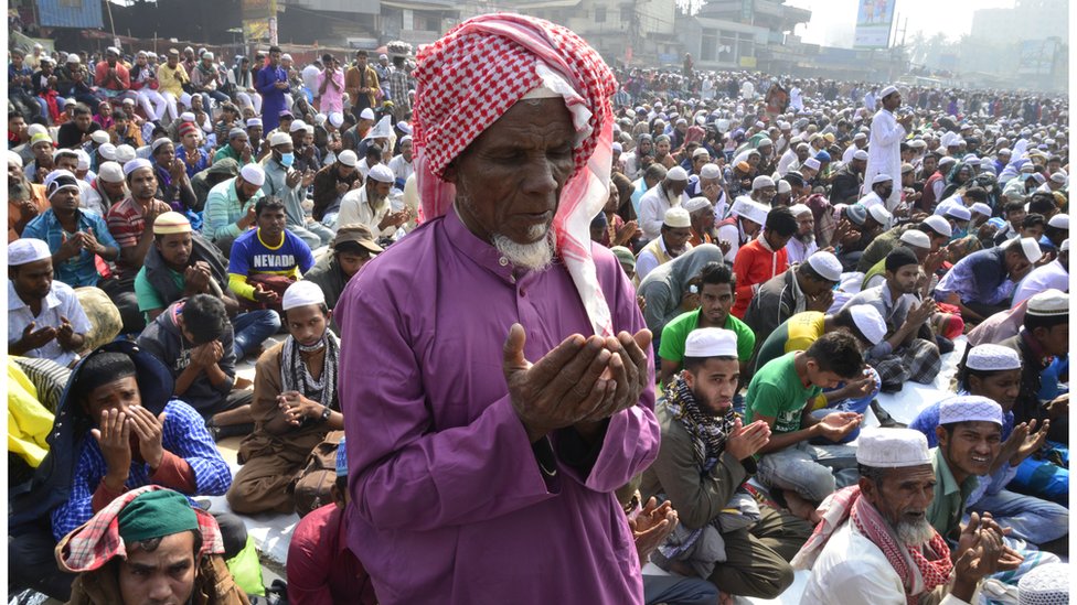 Voyaga etgan ayollarning porno fotosuratlarini tomosha qilish