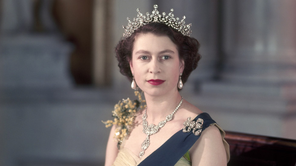 Елизавета II: высокий долг и служение народу - BBC News Русская служба