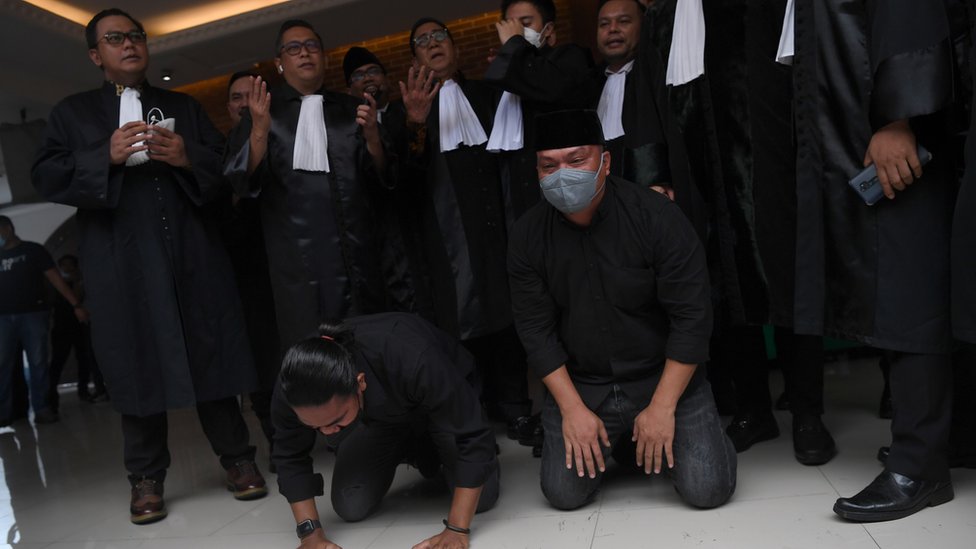 Dadamning qizlari bilan porno Cicciolina bilan jinsiy aloqa