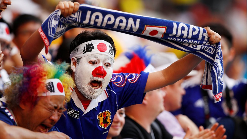 サッカーＷ杯】日本のサポーターがまたやった 試合後のごみ拾い - BBCニュース