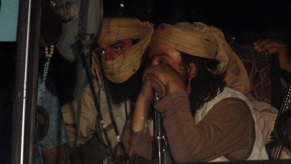 IS convoy stranded in Syria desert after US bombing