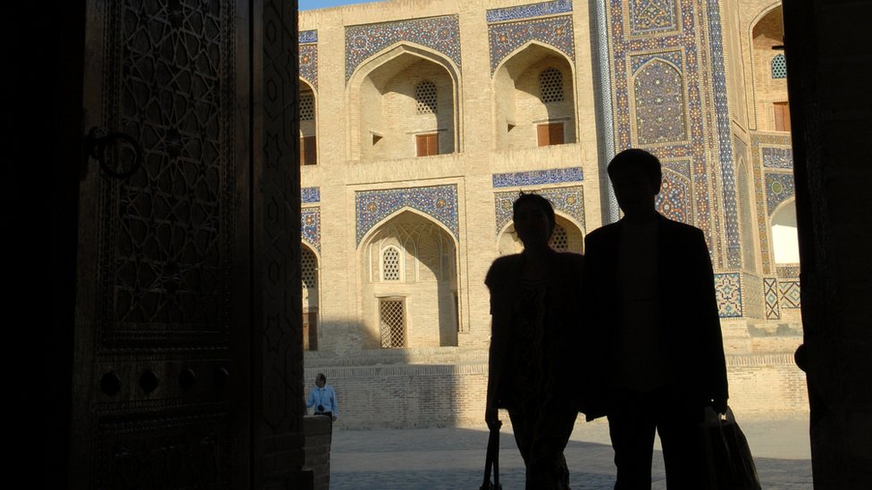 Киімдегі порно клиптер