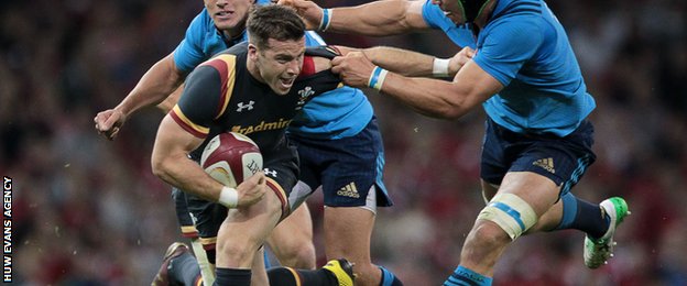 Gareth Davies takes on Italy