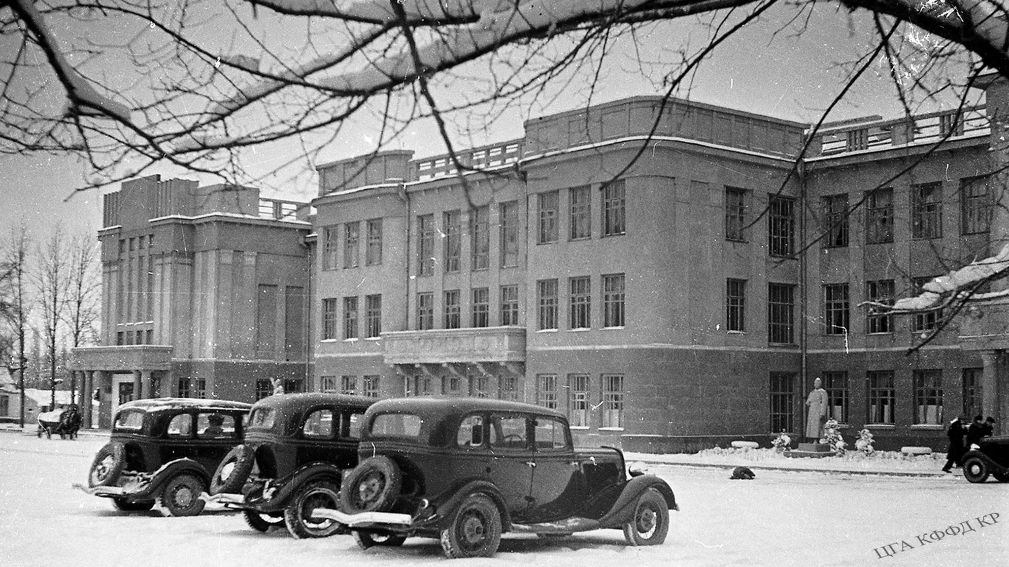 Қисық фигуралары бар порно супермодельдер