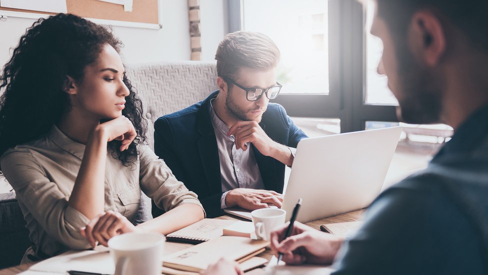 Personas trabajando