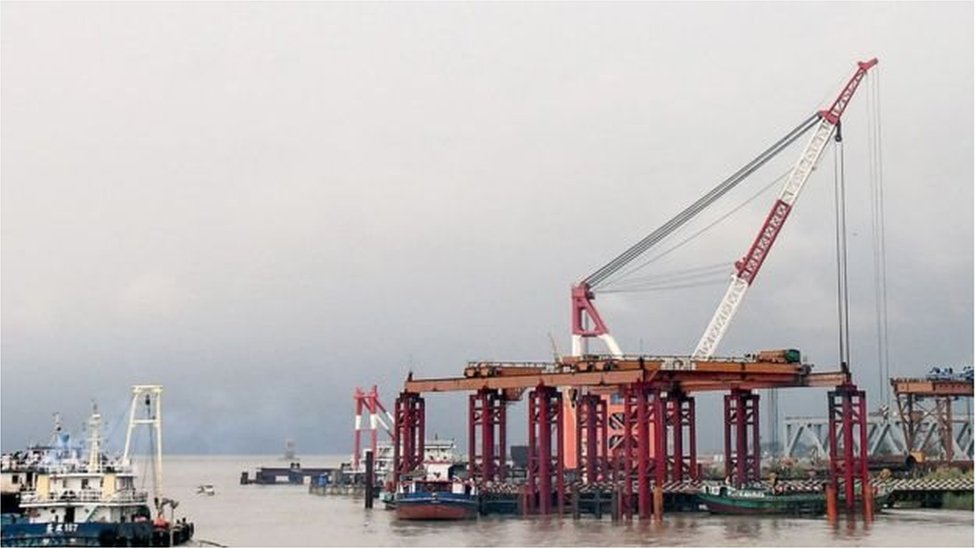 Qizlarning yalangoch kokraklarining shaxsiy fotosuratlari