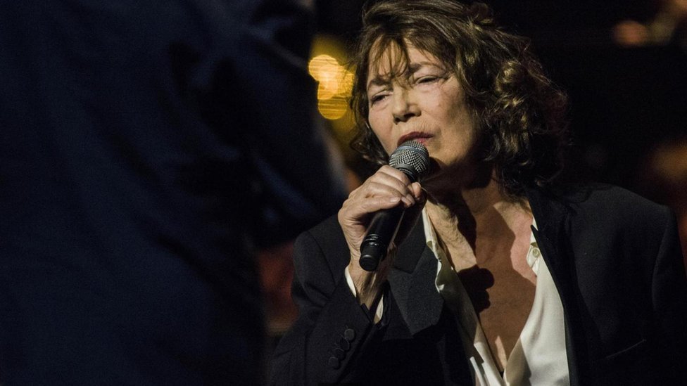 O erotismo 'irreplicável' da canção de Serge Gainsbourg - BBC News