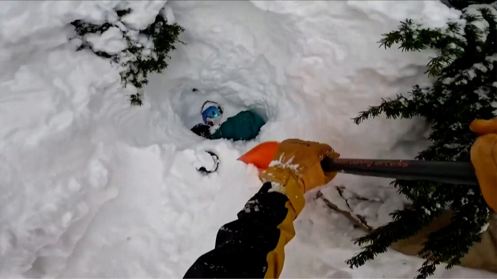 仏アルプスで雪崩、少なくとも4人死亡 ガイドも犠牲に - BBCニュース