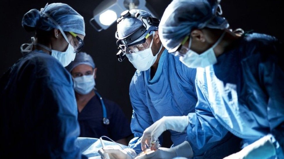 كيف أدت عمليات جراحية مؤلمة إلى ظهور طب التخدير؟ - BBC News عربي