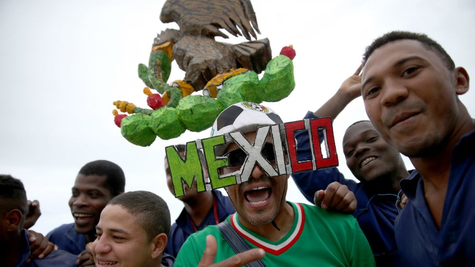 A cada Mundial de Fútbol acuden unos 30.000 mexicanos.