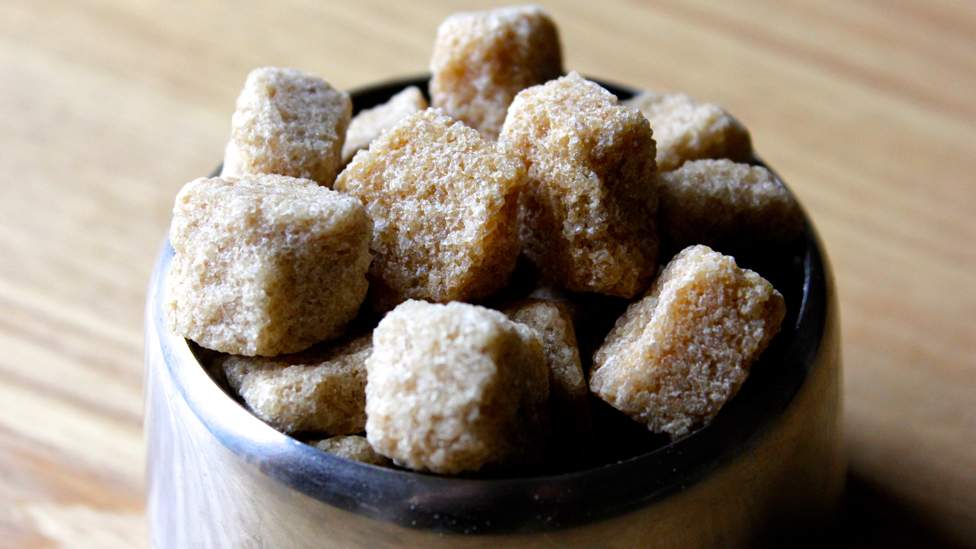 Porno video: Mushukni yalagan shilimshiq Katta koptokli erkak Rebekka Linares va uning dugonasi bilan jinsiy aloqada bolgan