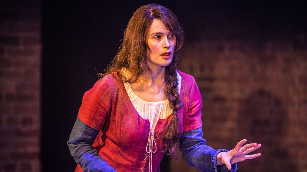 Gemma Arterton 'glows' as Saint Joan at Donmar Warehouse - BBC News