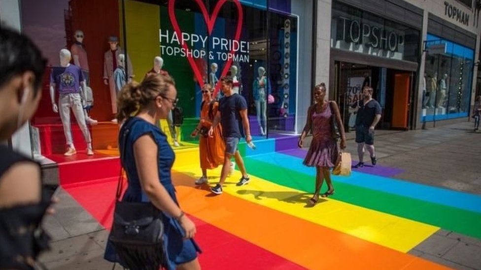 مسيرة فخر المثليين