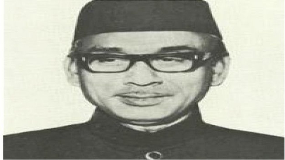 Korsetdagi porno krossdresser