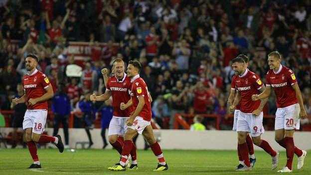 10-man Forest equalise in last minute then beat Bury in 22-penalty shootout