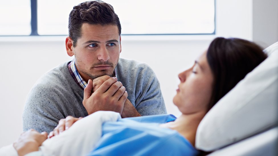 Paciente en coma con su pareja
