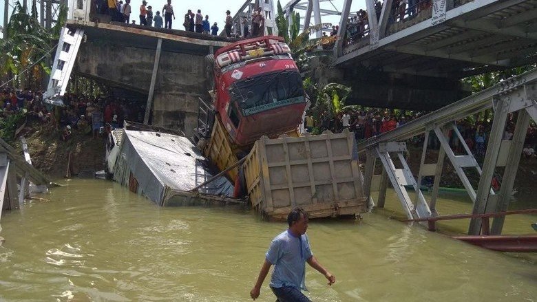 Jembatan ambruk di Jatim: 'Ada indikasi pembiaran oleh pemerintah'