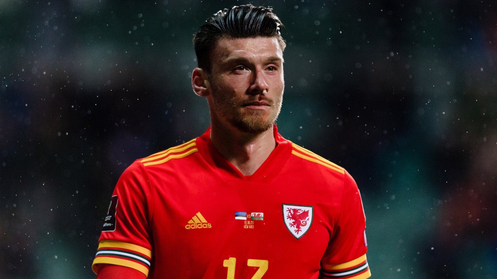 Kieffer Moore Trung Phong Của Những Cú Đánh Đầu - Ngôi Sao Sáng Giữa Màn Trời Bóng Đá