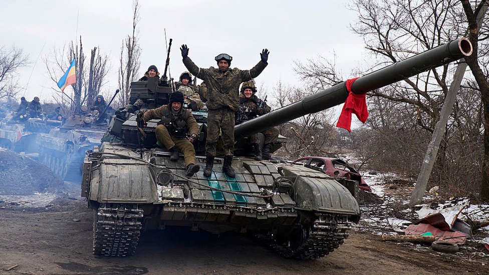Donetsk y Luhansk: qué significa que Rusia reconozca la independencia de estas regiones rebeldes de Ucrania - BBC News Mundo