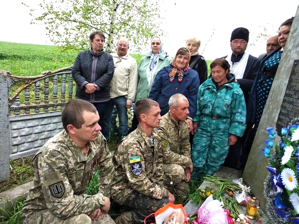 戦車を止めようとした司祭を射殺、ウクライナ当局が戦争犯罪を