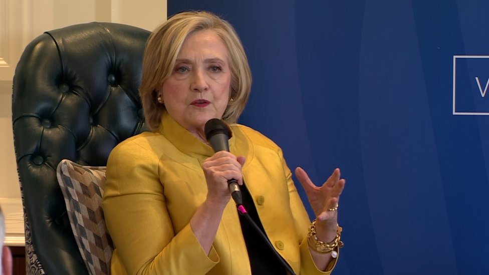 Clinton urges return to power sharing in NI