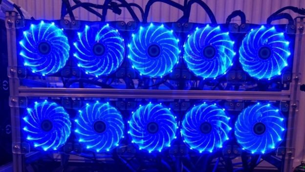 Las tarjetas gráficas suelen ser conectadas para la laboriosa tarea de minar criptomonedas.