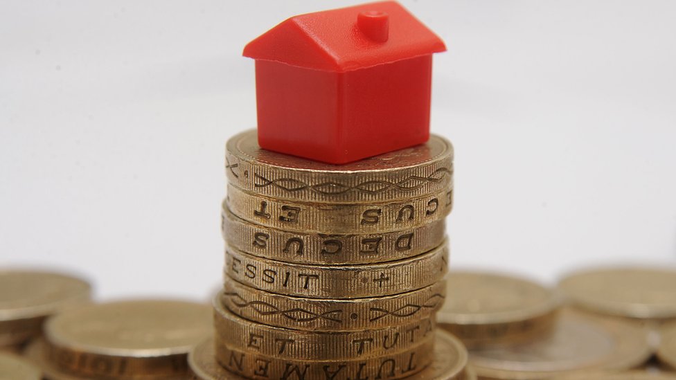 Aberdeen eases property fund restrictions on customers