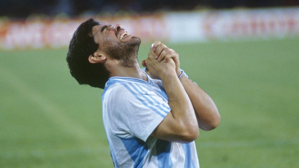 La muerte de Diego Maradona: el día en que el Diez hizo la campaña de Louis  Vuitton