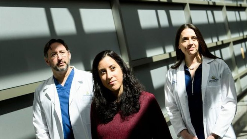 Tanya onlayn pul uchun jinsiy aloqa Porno gey ota oglini bezovta qilmoqda