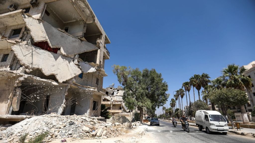 Syria war: Iran, Russia and Turkey meet to discuss Idlib