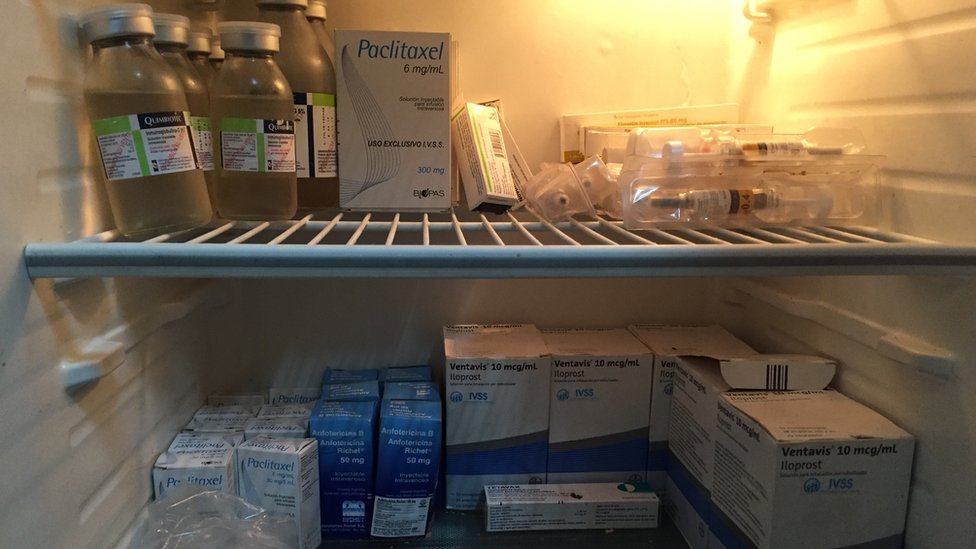 Nevera con medicamentos