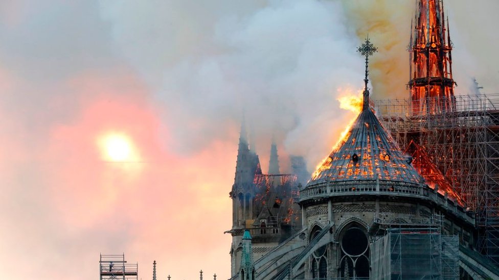 tobacco clockwise Calculation La cathédrale Notre-Dame de Paris en flammes - BBC News Afrique