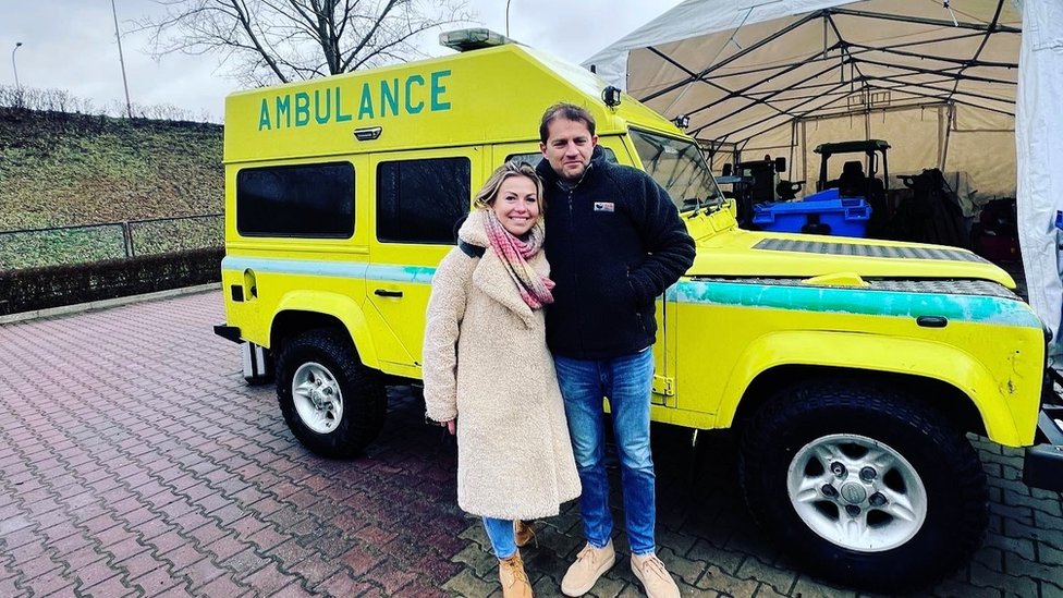 Woman buys and delivers ambulance to Ukraine border