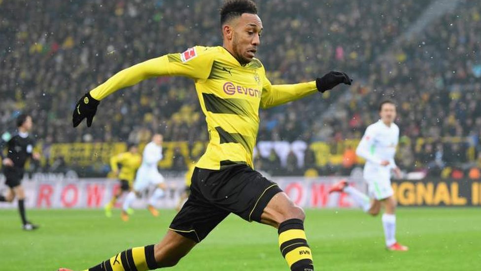 Gabon striker Aubameyang extends contract with Borussia Dortmund