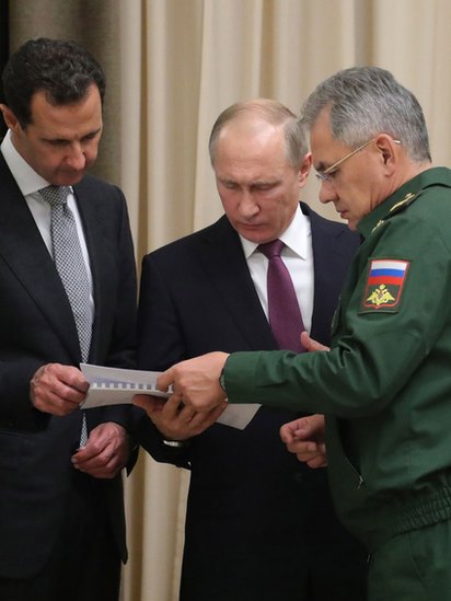 استعرض بوتين ووزير دفاعه مع الأسد الوضع العسكري في سوريا.
