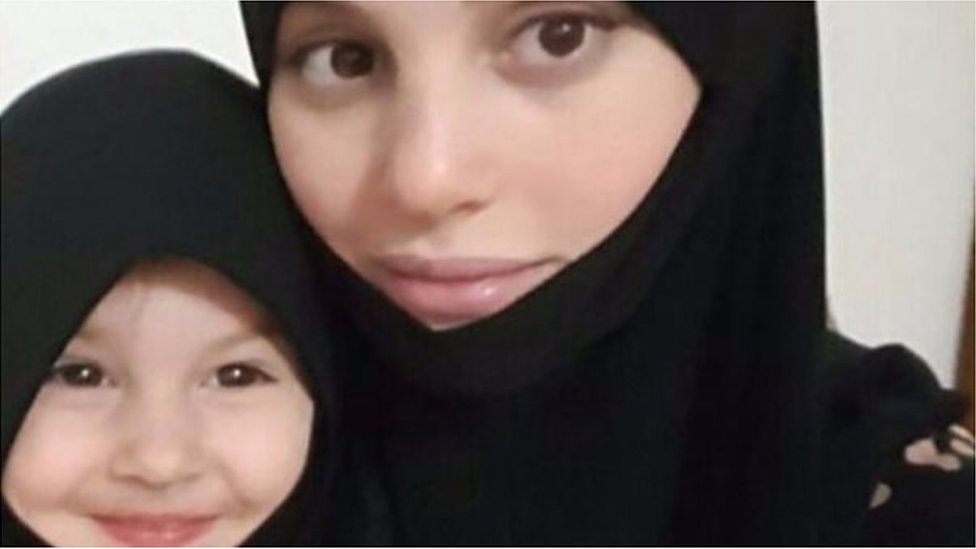 Chiroyli va jozibali qizlar leggingsda