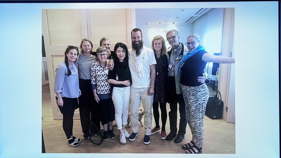 Johan Gustafsson ya se reencontró con su familia, pero no ha dado muchos detalles de su cautiverio. Johan Gustafsson con su familia