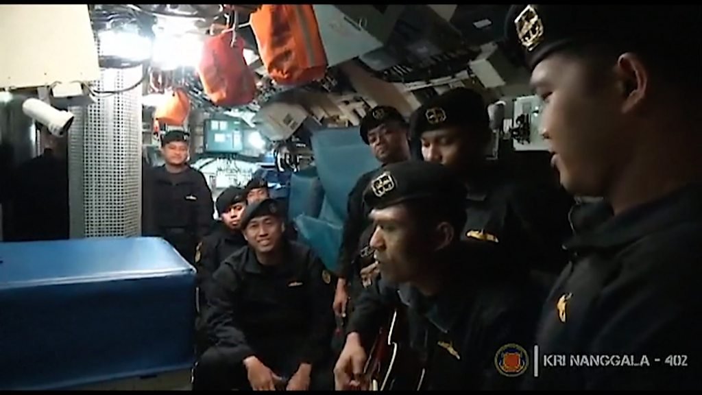 NEオランダ軍/海軍＊インドネシア動員解除バッジ（実物）