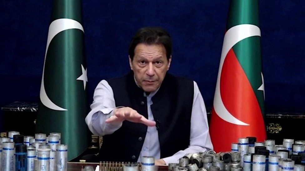 Pakistan breaking law in arrest attempt - Imran Khan