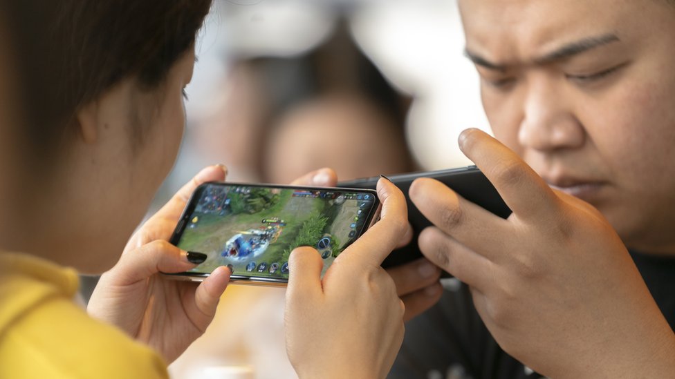 Em meio a controle intenso de games, China proíbe lives de jogos