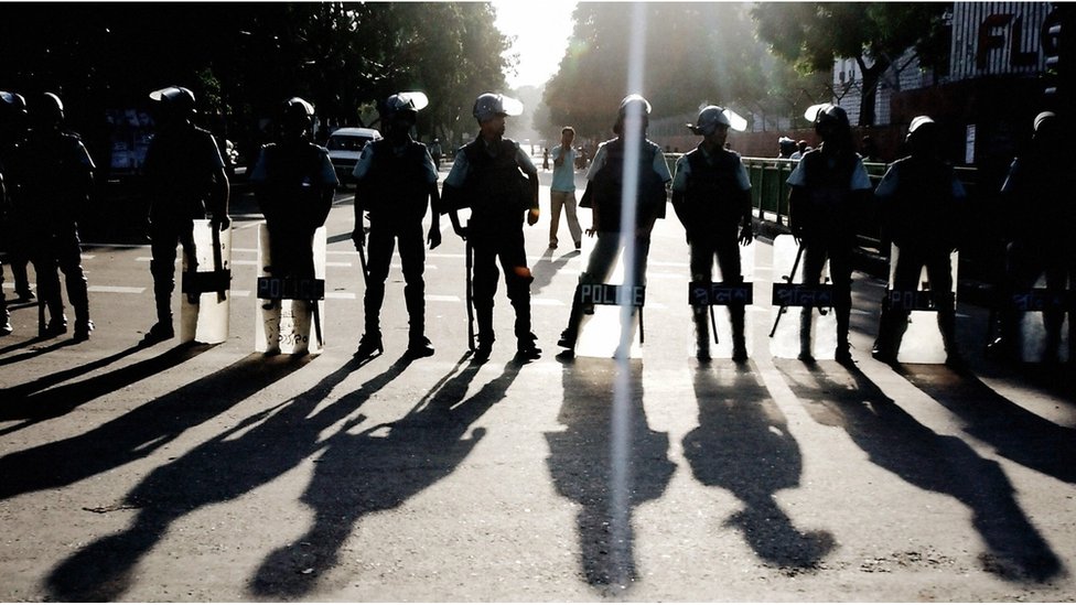 Men hamkasbimni sikimni so‘rishga va uni kamera oldida sikishimga ruxsat berdim.