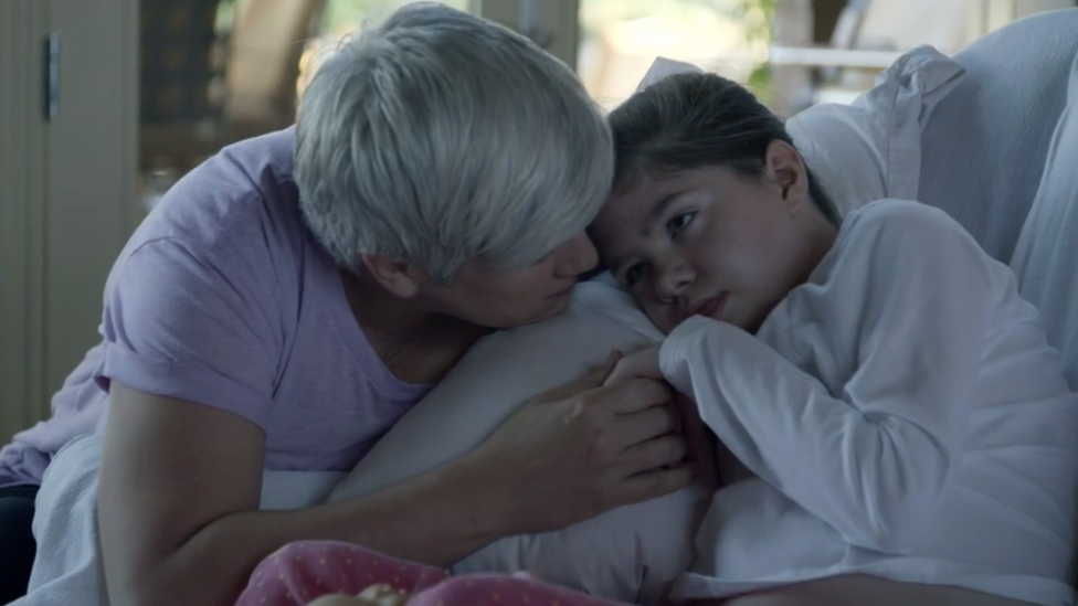 Chris con una de sus hijas