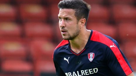 Fleetwood sign defender Wood on loan