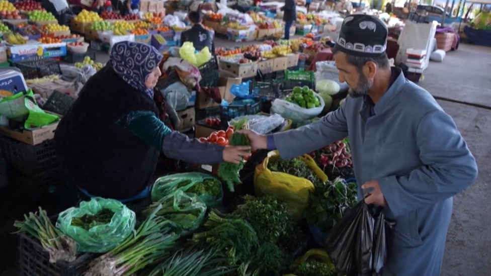 Qirgiz, ozbek va tojik ayollarini sikishini koring.