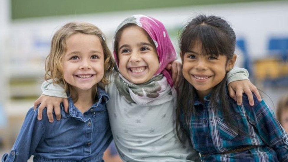 U orqasidan yashirinib, tugatdi Yakkaxon porno raqs