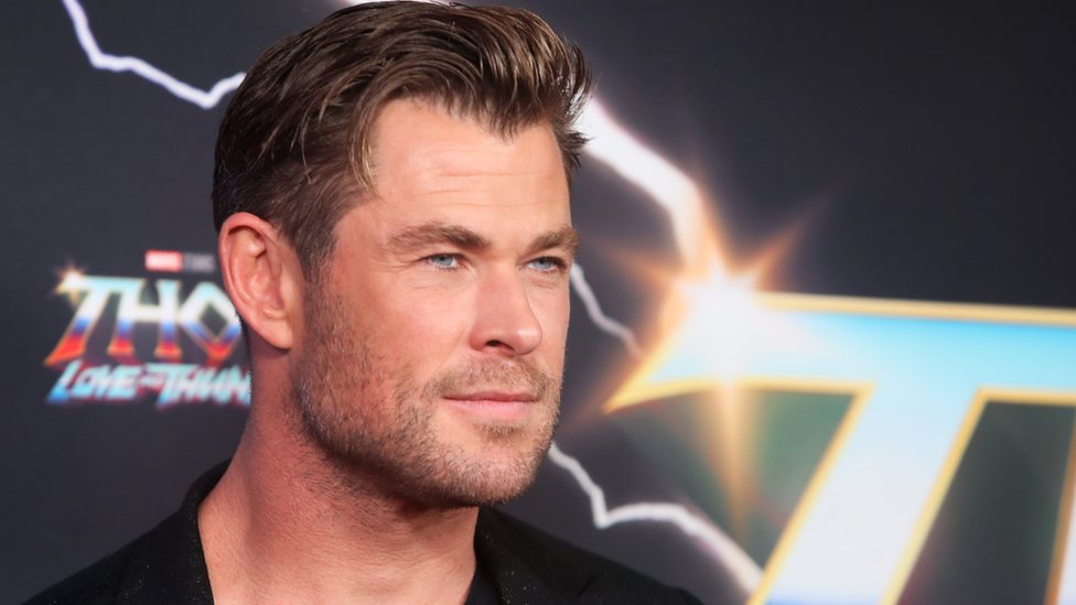 El actor Chris Hemsworth hace una pausa en su carrera al descubrir que  tiene riesgo elevado de desarrollar Alzheimer - BBC News Mundo